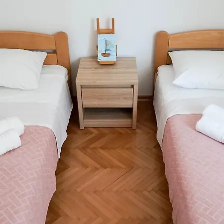 Nora Wine House * Split